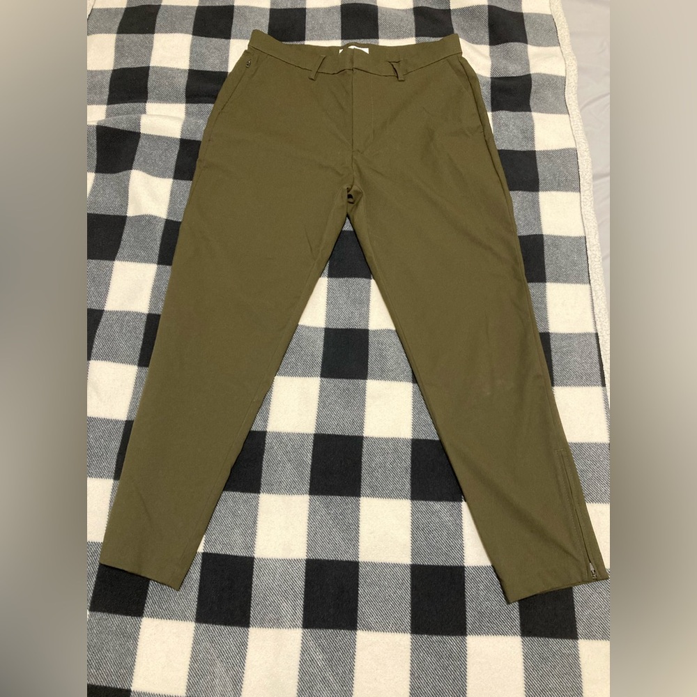 Banana Republic Tapered pants Olive Green 31R